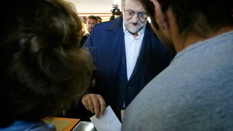 Spanias statsminister og partileder for Partido Popular, Mariano Rajoys, avgir sin stemme i Madrid. Foto: Cesar Manso,