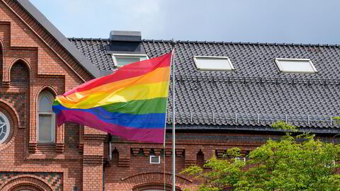 Pride-flagg på Vålerenga skole i Oslo.