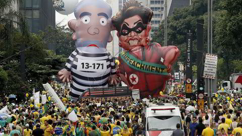 Avbildet er en av årets flere protester, der millioner av brasilianere tok til gatene for å kreve president Dilma Rouseffs avgang. Foto: AP Photo/Andre Penner/NTB Scanpix