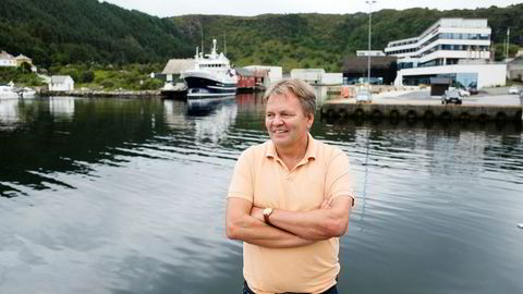 Stig Remøy eier SRR Invest, som tjener penger på torsketråler, krillbåt og offshorebåter i konsernet. Her er han i havnen på hjemplassen Fosnavåg.