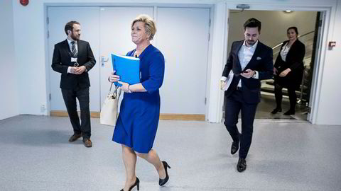 For kort tid siden la finansminister Siv Jensen, her sammen med statssekretær Petter Kvinge Tvedt (til høyre), frem revidert statsbudsjett. Nasjonalregnskapet viser at investeringer i bedriftene Norge skal leve av i fremtiden, er svært lave.