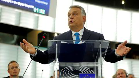 Ungarns statsminister Viktor Orbán nekter for at hans regjering har gjort noe galt. Han møtte ikke gehør hos EU-parlamentarikerne i Strasbourg.