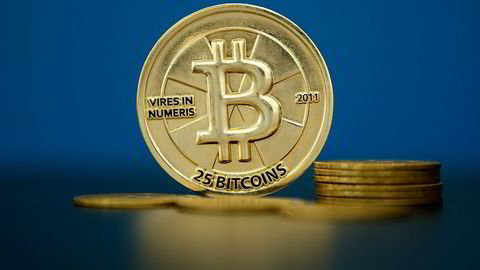 Belønningen for å produsere bitcoin skal halveres lørdag 9. juli. Det kan få store konsekvenser for den digitale pengeenheten. Foto: Benoit Tessier,