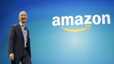 Amazon vil gjøre forsøk der utvalgte ansatte både går ned i arbeidstid og i lønn.
                  Arkivbilde av konsernsjef Jeff Bezos i Amazon. FOTO: AP Photo/Ted S. Warren, File