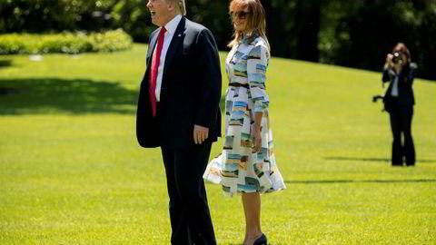 President Donald Trump uttrykker sympati for Theresa May. Her med førstedamen Melania Trump rett før de satte kursen mot Japan fredag.