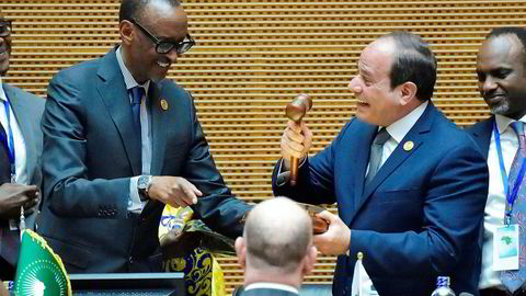 Egypt og president Abdel Fattah al-Sisi tok i helgen over lederskapet i Den afrikanske union etter Rwandas president Paul Kagame (til venstre). Én av Sisis utfordringer blir å forene medlemslandene om den nye frihandelsavtalen.