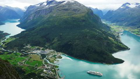 Loen er et populært turistmål, både for nordmenn og utenlandske turister.