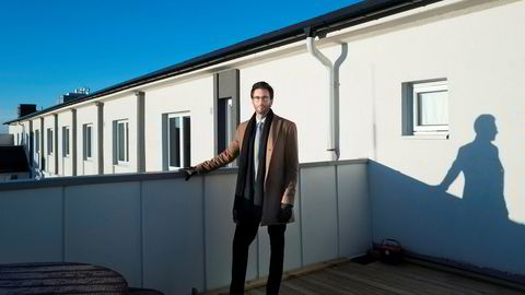 Eiendomsmegler Konstantin Karlsson i Nordvik bolig har solgt rundt 20 små leiligheter i borettslaget i Stavangergata på Bjølsen i år. Han er ikke bekymret for at høye kvadratmeterpriser skal skremme bort kjøpere når det går tregere i boligmarkedet.