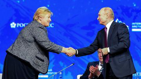 Statsminister Erna Solberg og Russlands president Vladimir Putin på Arctic Forum i St. Petersburg tirsdag.