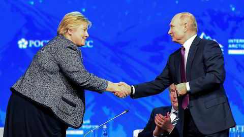 Statsminister Erna Solberg og Russlands president Vladimir Putin på Arctic Forum i St. Petersburg tirsdag.