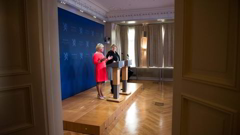 Finansminister Siv Jensen (Frp) og statsminister Erna Solberg (H) går for den laveste budsjettimpulsen siden de tok over regjeringsmakten. Foto: Per Ståle Bugjerde