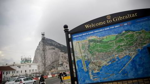BRITISK. Grensen til Gibraltar med utsikt til den karakteristiske klippen som har gitt territoriet dets navn. FOTO: Jeff Gilbert