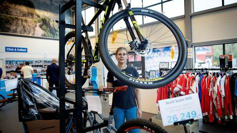 Butikksjef Margareth Steen i Bikeshops fysiske butikk på Skoppum, like utenfor Horten.