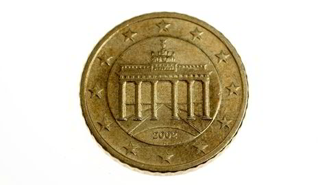 Euroen svekkes mot dollaren mandag. Foto: Berit Roald/