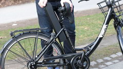 Forskere i Sverige har sett på om elsykler oppfører seg annerledes enn vanlige sykler i en ulykke.