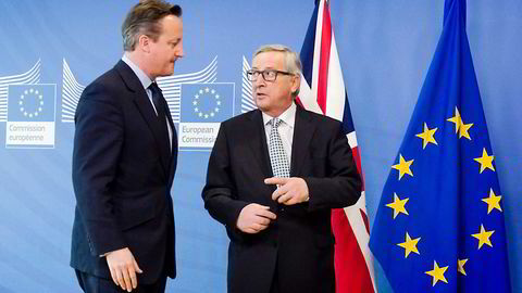EU-topp Jean-Claude Juncker (th.) advarer Storbritannia og statsminister David Cameron om konsekvensene ved å forlate EU-samarbeidet. Foto: AP Photo/Geert Vanden Wijngaert