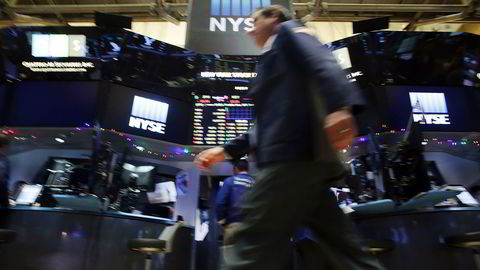 FULL FART: Aksjetraderne ved New York Stock Exchange (NYSE) på Wall Street, USA i sving. FOTO: Spencer Platt/Getty Images/