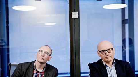 Rune Røsten (til venstre) leder Schibsteds investeringsprogram mot gründere, Schibsted Vekst. Til høyre sitter Røstens sjef, konsernsjef Didrik Munch i Schibsted Norge.