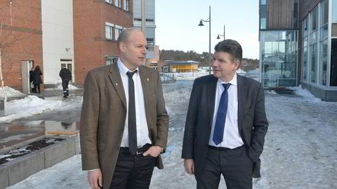 Tidligere sjefsgeofysiker Lars Gunder Klefstad i oljeselskapet North Energy og selskapets tidligere administrerende direktør Erik Karlstrøm (til høyre) utenfor Alta Tingrett. Foto: Rune Ytreberg