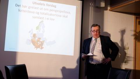 Direktør Atle Hamar i Lotteritilsynet ser på om det er mulig å hindre utenlandske spillselskapers markedsføring rettet mot det norske publikum. Foto: