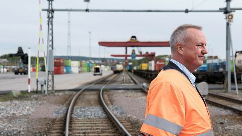 Green Cargo-sjef Bengt Fors mener han får lite ut av godstogselskapets investeringer og effektivisering fordi skinner, signaler og strøm ikke holder følge.