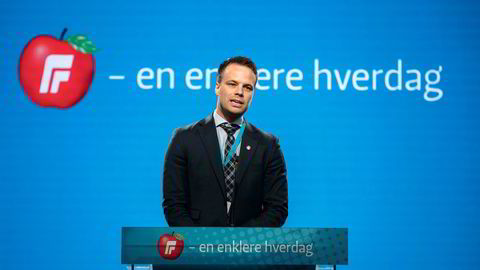 – Frp og Sverigedemokraterna mener det samme om innvandringspolitikk, sier Jon Helgheim (Frp), her på talerstolen under Fremskrittspartiets landsmøte.