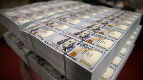 VALUTA: Nytrykte 100-dollar-sedler. Foto: Mark Wilson/Getty Images/AFP/NTB scanpix