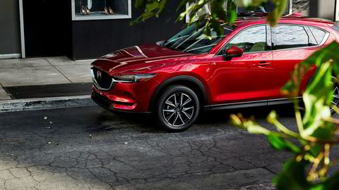 Mazda CX-5 har fått noe skarpere design i fronten, men er definitivt lett gjenkjennelig.