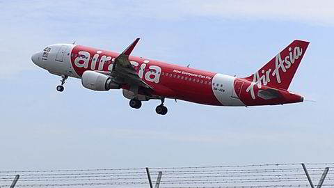 Indonesiske mydnigheter bekrefter at de har funnet vrakrester fra det savnede Air Asia-flyet. FOTO: