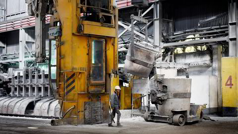Bilde fra aluminiumsfabrikken i Tursunzade i Tadsjikistan. Foto: Amir Isaev/Rira Novosti