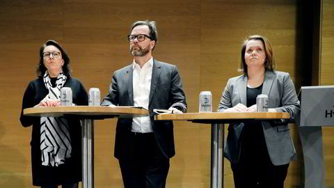 Hydro holder pressekonferanse om cyberangrepet mot selskapet. Fra venstre: Inger Sethov, kommunikasjonsdirektør Hydro, Eivind Kallevik, finansdirektør Hydro og Bente Hoff, Nasjonal sikkerhetsmyndighet.