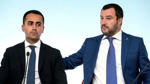 Budsjettet er en seier for de to visestatsministrene – Luigi Di Maio (til venstre) fra Femstjernersbevegelsen  og Matteo Salvini fra partiet Ligaen. De vant over landets uavhengige teknokratiske finansminister Giovanni Tria.