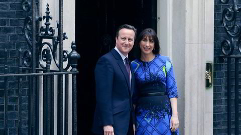 David Cameron, her sammen med sin kone Samantha Cameron utenfor Downing Street 10, har lovet EU-avstemning i 2017. Foreløpig ser man ut til å ta den kommende europapolitiske runden med senkede skuldre, både i London og Brussel. Foto: Chris Ratcliffe,