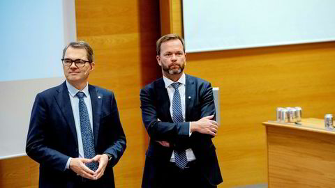 Konsernsjef Svein Richard Brandtzæg (til venstre) og finansdirektør Eivind Kallevik under Hydros siste kvartalspresentasjon.