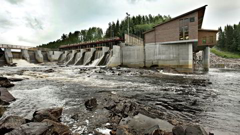 Et grovt bilde av hva alt dette vil si i praksis, lar seg tegne ved å se på muligheter som maskinlæring åpner innen vannkraft. Der er driftssikkerhet alfa og omega, skriver artikkelforfatterne. Her Syversætre Foss kraftverk i Hedmark.