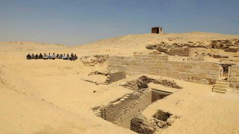 Arkeologer i Egypt har funnet et gravkammer som de mener er rundt 4.500 år gammelt. Foto: AP / NTB scanpix