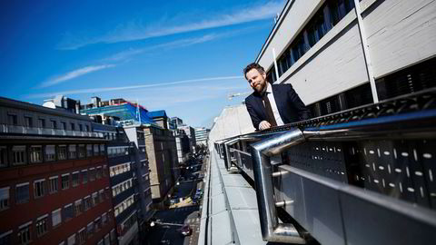 Næringsminister Torbjørn Røe Isaksen minner forlag og bokhandler om at konkurranseloven er til for å beskytte forbrukerne. Unntak sitter langt inne.