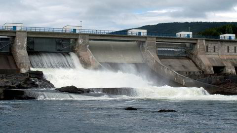 HUNDERFOSSEN 20100705. Hunderfossen kraftstasjon i Gudbrandsdalslågen. Foto: Paul Kleiven / Scanpix