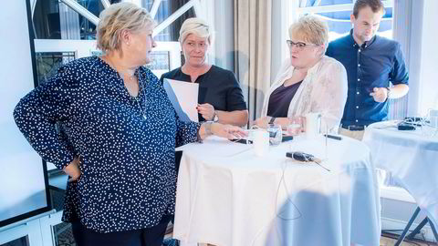 De fire partilederne var samlet i Arendal mandag, da de la frem en reform for barn og familier med behov for sammensatte tjenester. Kvelden før diskuterte de bompengesaken i statsministerboligen.