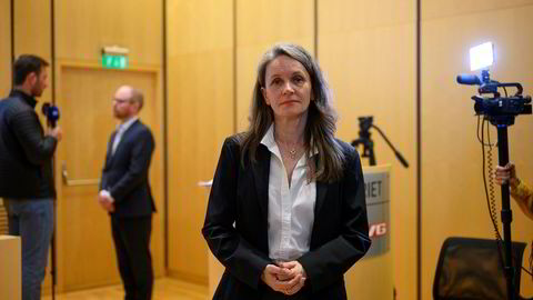 Politisk redaktør i VG, Hanne Skartveit, fikk kritikk av egne journalister etter at hun beklaget dansevideo-saken i «Debatten» på NRK. Her er hun på pressekonferansen i VG tirsdag kveld. I bakgrunnen sjefredaktør i VG Gard Steiro.