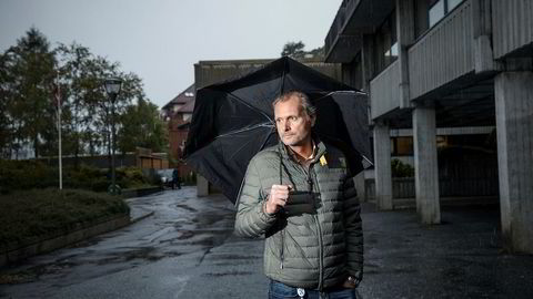 Thomas Angell, senior porteføljeforvalter hos Kinect Energy, mener frykten i markedet etter Einar Aas-kollapsen har senket strømprisen med over ti øre per kilowattime eller over 20 prosent. I tillegg regner det.