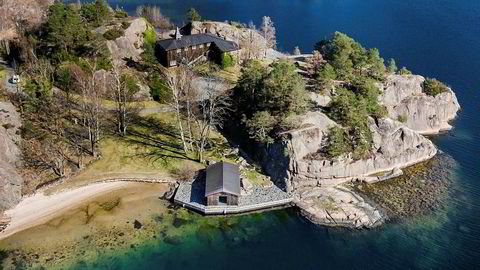 «Slotte» på Hesnes utenfor Grimstad er solgt for 18 millioner. Einar Aas kjøpte den for 23 millioner i 2011.