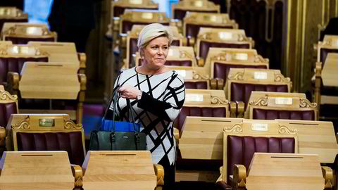 Finansminister Siv Jensen har fått seks dager på seg for å svare angående leien av Andresen-hytta.