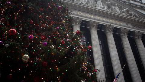 Julaften stenger New York-børsen og de andre finansmarkedene i USA etter halv dag. Bildet er fra lille julaften i år. Foto: Carlo Allegri/REUTERS/NTB SCANPIX