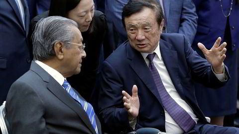 Malaysias statsminister Mahathir Mohamad (til venstre) er ikke redd for å bruke produkter fra kinesiske Huawei til utbyggingen av 5G. Her sammen med Huaweis toppsjef Ren Zhengfei.