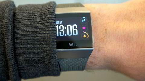 Fitbit Ionic vil veldig gjerne leke med de store gutta, men er fortsatt for dårlig som vanlig smartklokke. Som aktivitetsmåler er den veldig god.