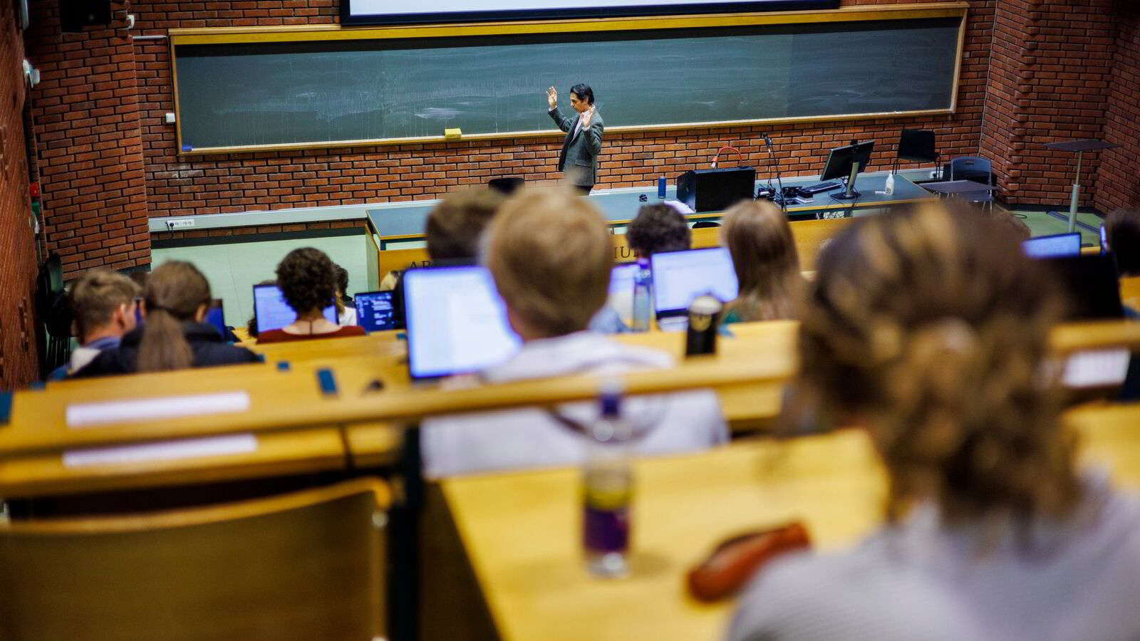 Flere unge må få verden som klasserom