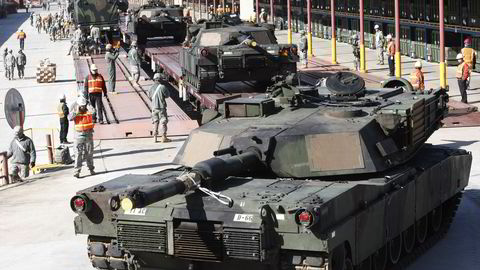 En M1A1 Abrahms tanks fra 11. panserkavaleriregiment ved National Training Center i Fort Irwin, California. Foto: NTB Scanpix / AP Photo/Ahn Young-joon)