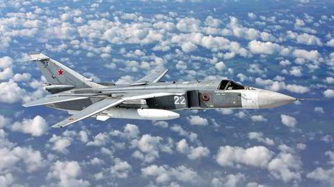 Russland skal i helgen ha sendt ut et jagerfly av typen «Sukhoi Su-24» for å avskjære det amerikanske krigsskipet «USS Ross», som skal ha oppført seg «aggressivt» i Svartehavet. Foto: Alexander Mishin / Wikimedia