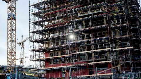 Kutt i forskriftskrav og byggekostnader er en gavepakke til utbyggere og tomteeiere – noe boligkjøpere må betale prisen for, skriver artikkelforfatteren.